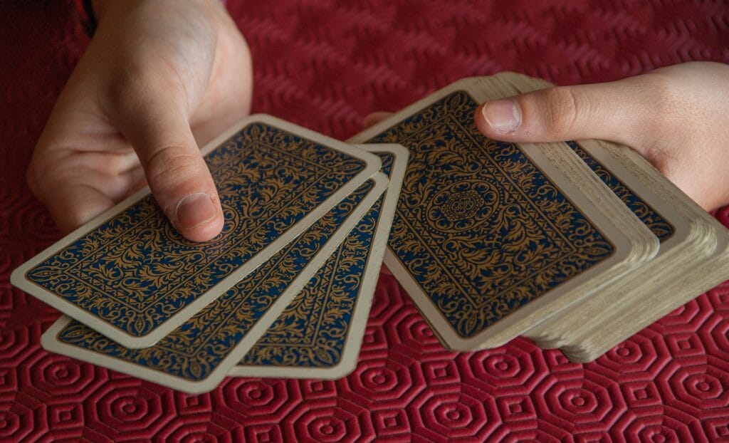 how to play crazy eights card game